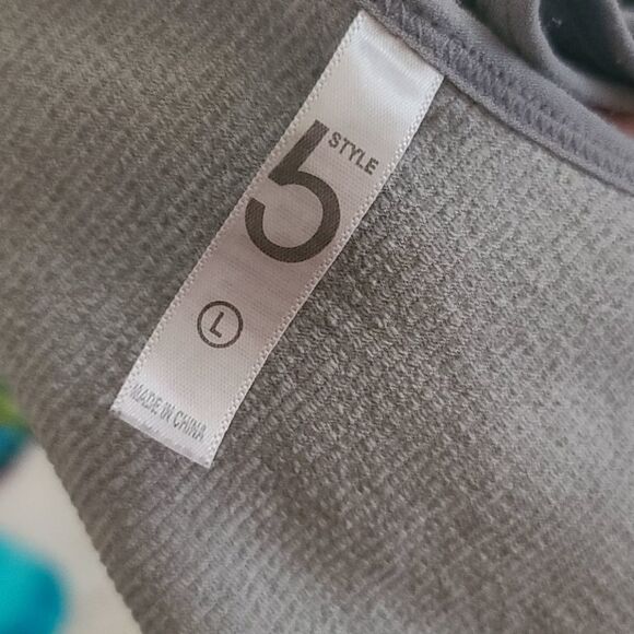 Style 5 grey ribbed snap button croptop - Picture 2 of 5